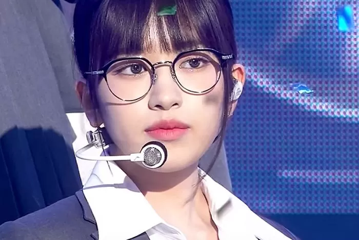 IVE Ahn Yujin stage