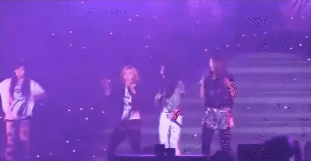 Krystal passed out on the stage of Lotte Duty Free Shop Family Concert