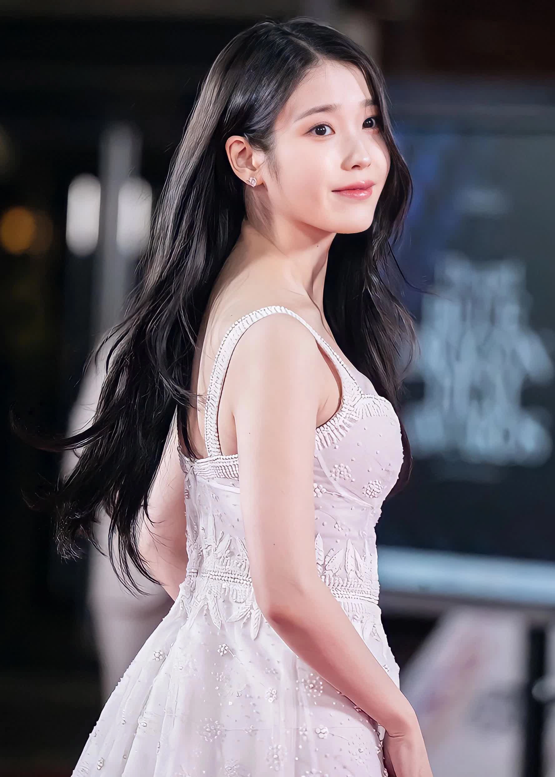 IU