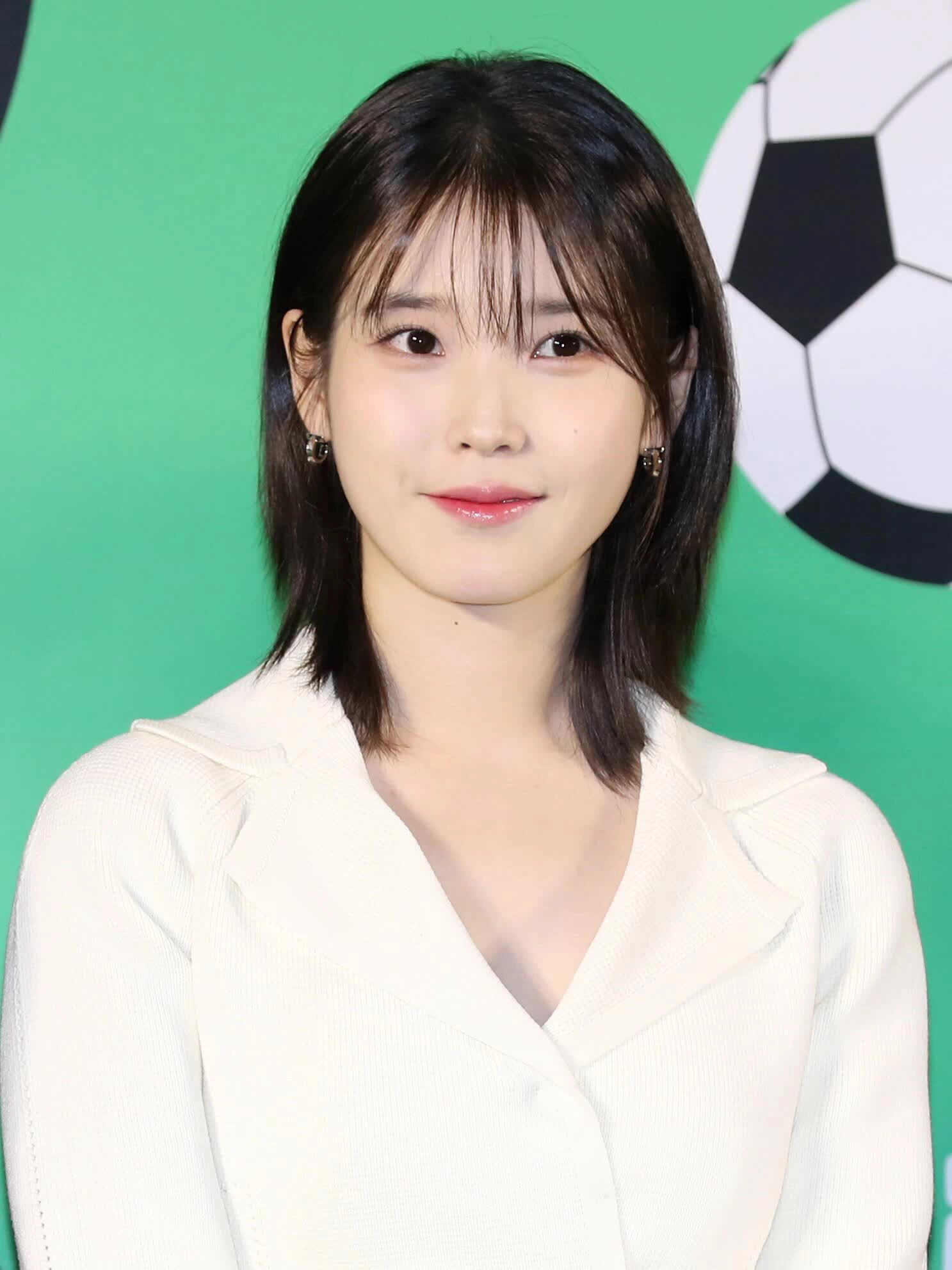 IU
