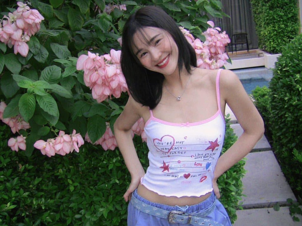 Aom Sushar thumbnail