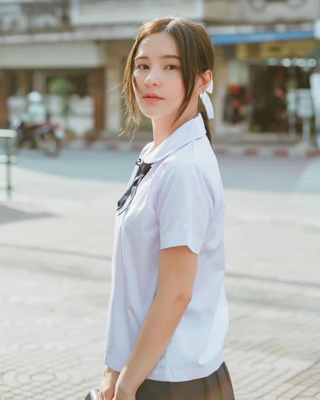Aom Sushar