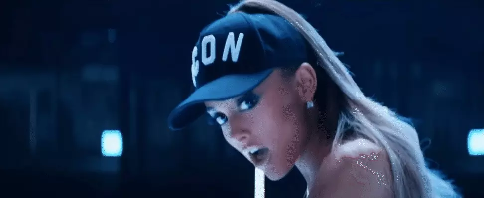 Ariana-Grande-Side-To-Side