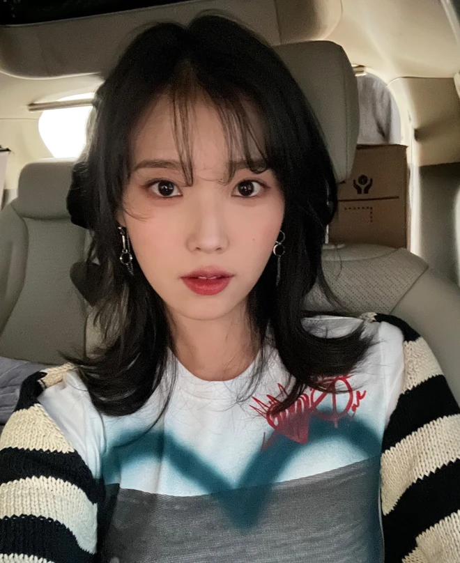 Straight perm is on trend with Korean stars. While the hairstyle is not one size fits all, the hairstyle can add a modern and classy feel to the wearer. It requires the wearer to maintain a regular care routine, but the end result will be well-worth

