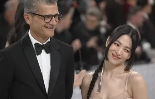 Serge Brunschwig-song-hye-kyo met gala