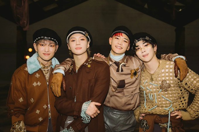 shinee-1-050223.jpg