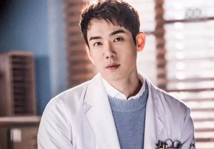 Yoo Yeon Seok 