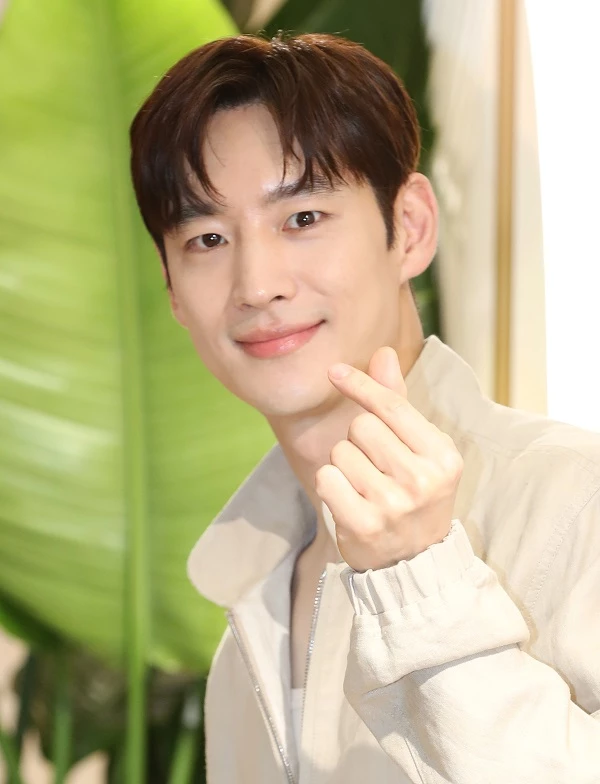 lee je hoon