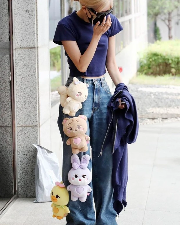 blackpink - rose jean