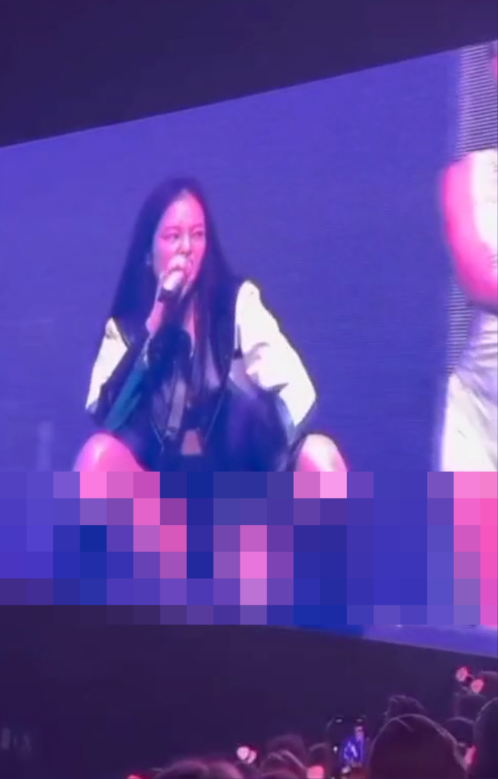 black pink jennie