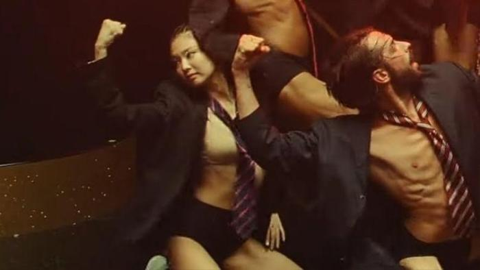 black pink jennie