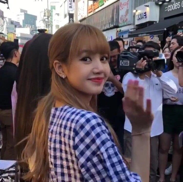 black pink lisa