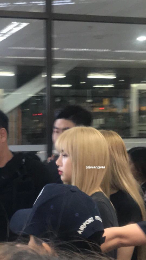 black pink lisa