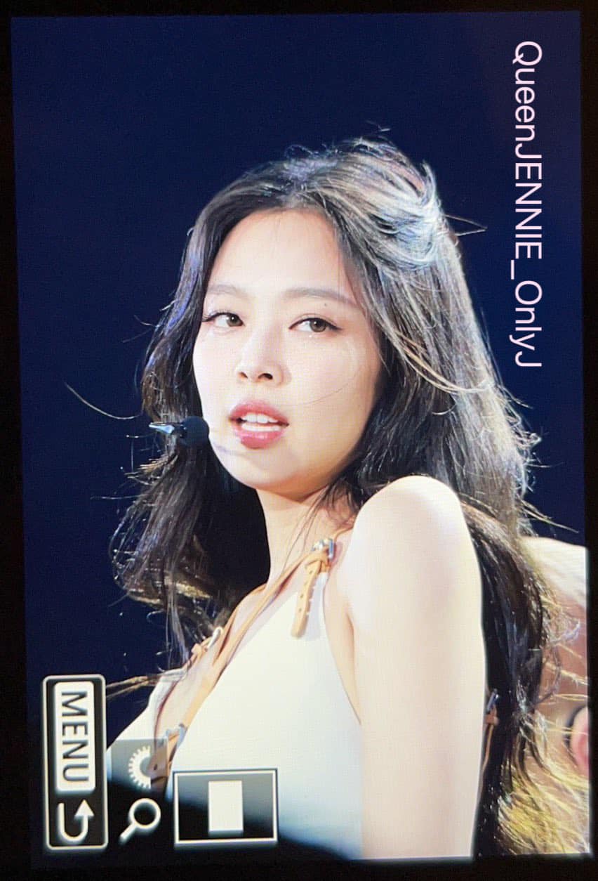 black pink jennie