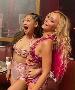 jennie and lily rose depp
