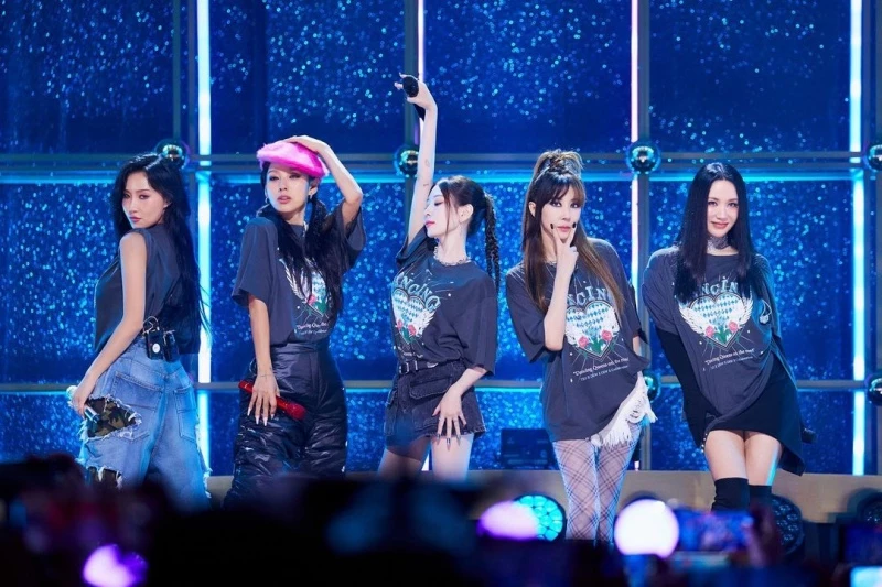 Dancing Queens on the Road