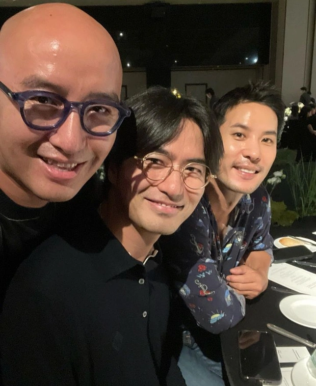 Famous actor Lee Jin Wook and actor Kim Ji Seok also attended the wedding  