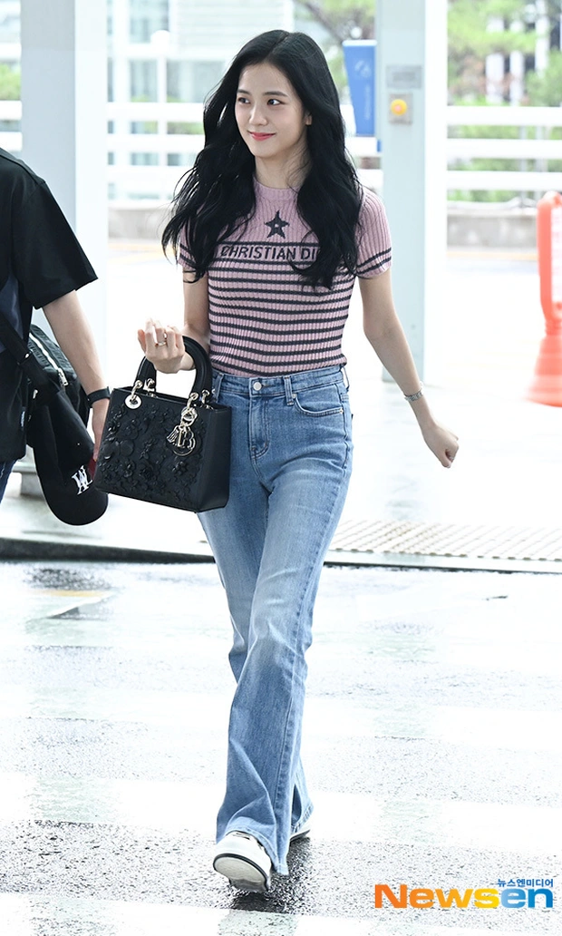 black pink jisoo