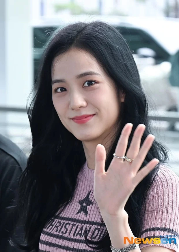 black pink jisoo