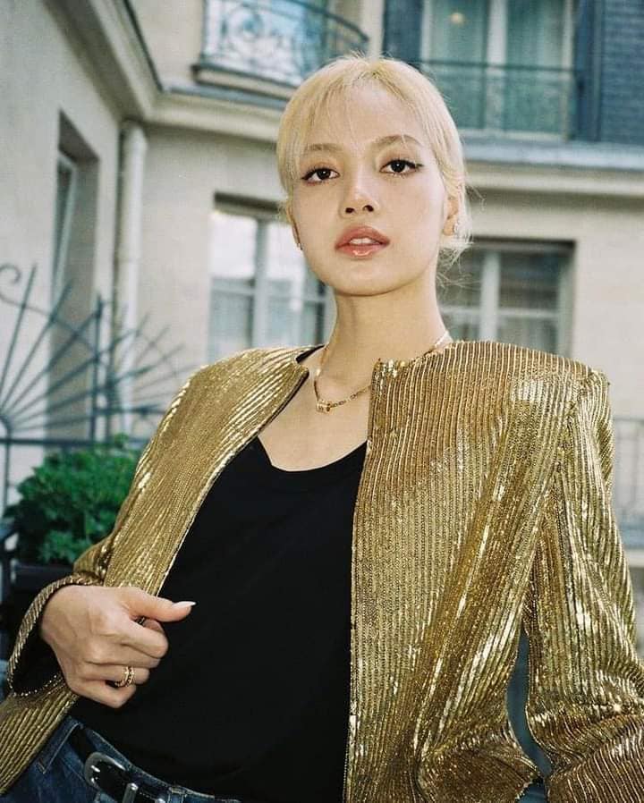 lisa black pink