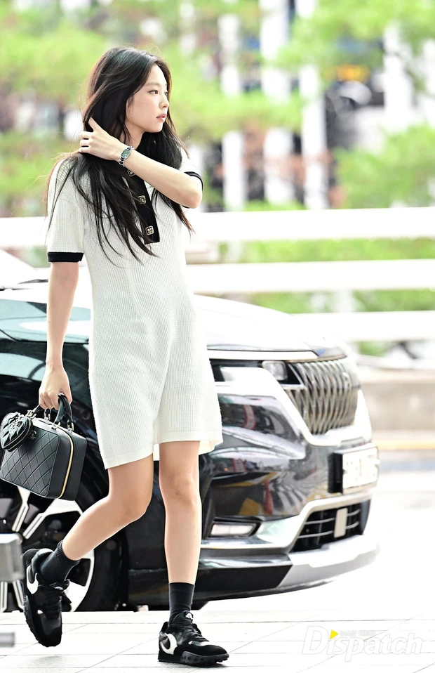 black pink jennie