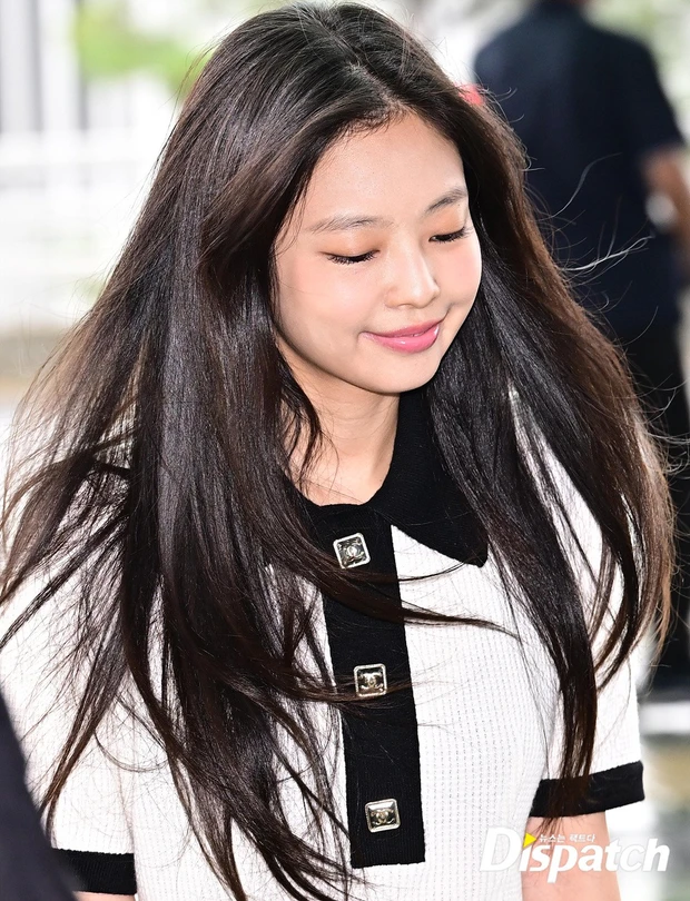 black pink Jennie  