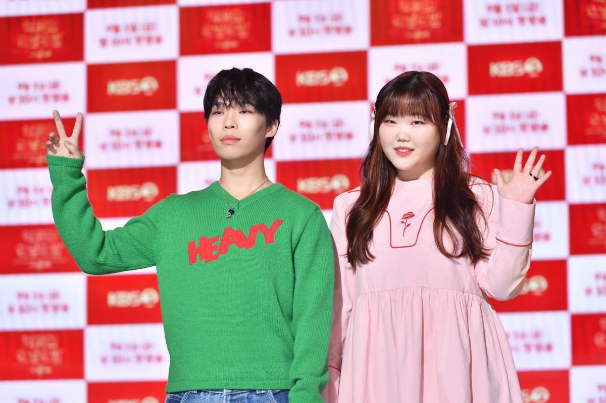akmu
