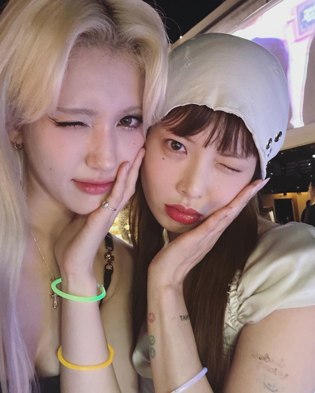 jeon somi hyuna  