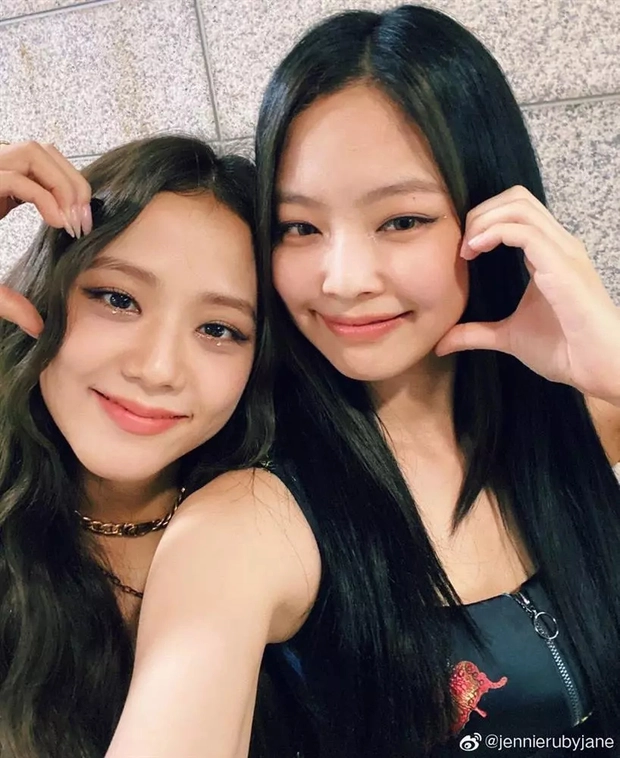 jennie jisoo blackpink