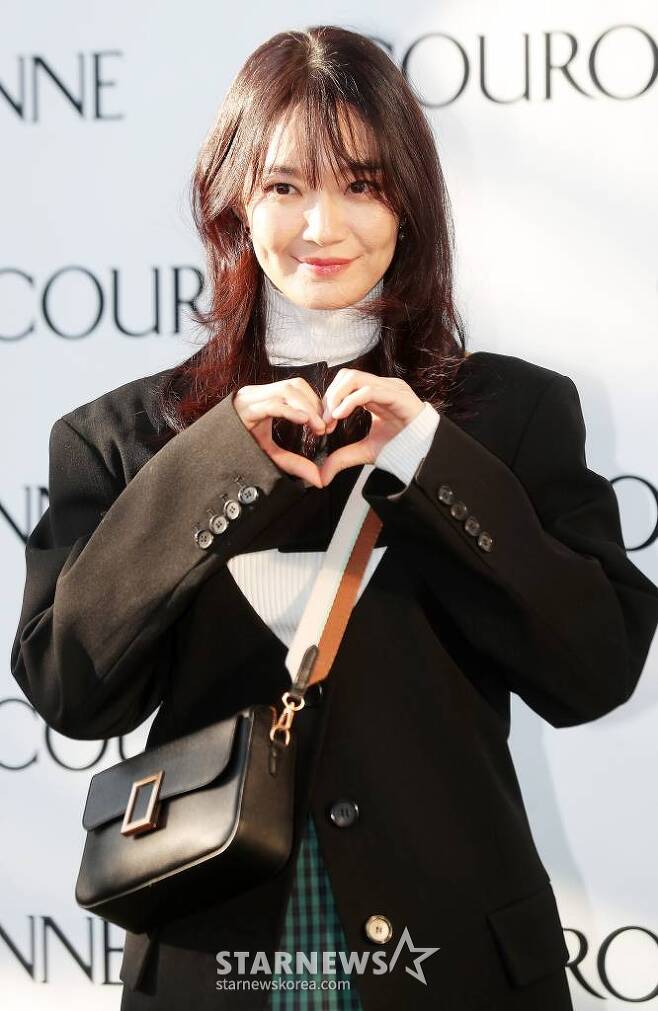Shin Min-ah 