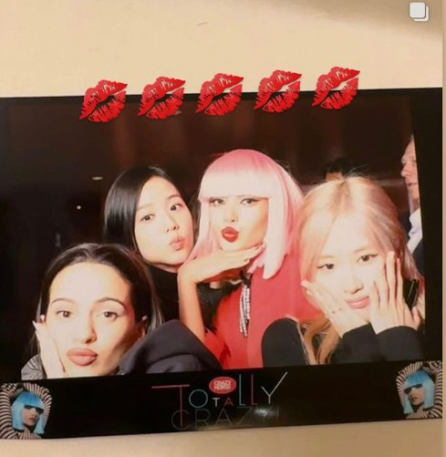 isoo And Rosé Support Lisa’s First Cabaret Show