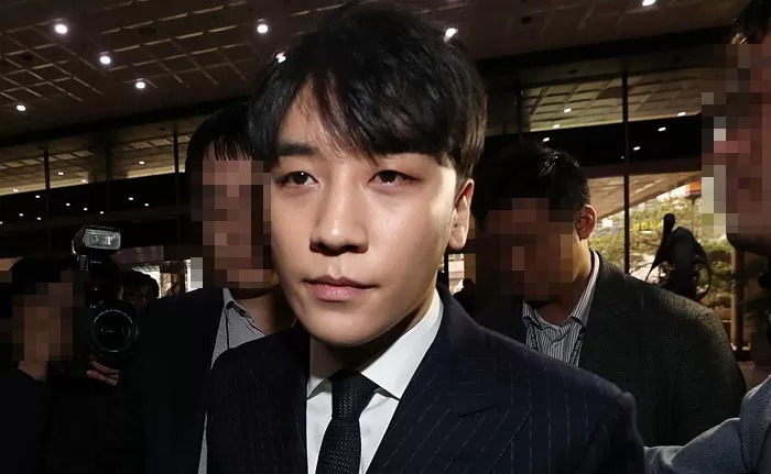 Seungri spotted in club