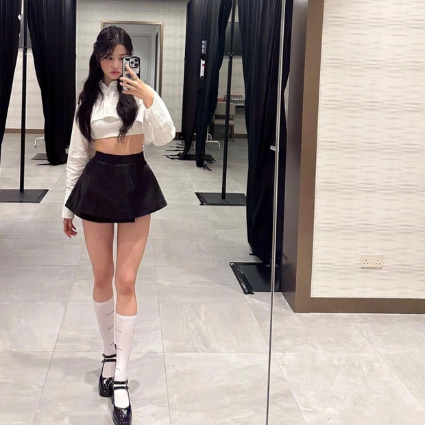 LE SSERAFIM Huh Yunjin 