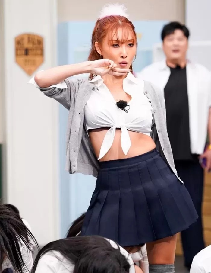 Hwasa performs on "Knowing Bros" wearing school uniform reformed like bikini