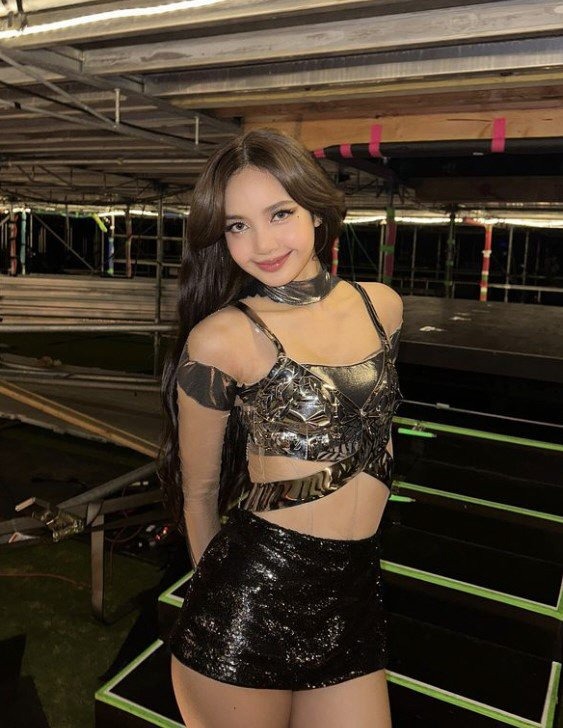 lisa-blackpink-120923 (3)