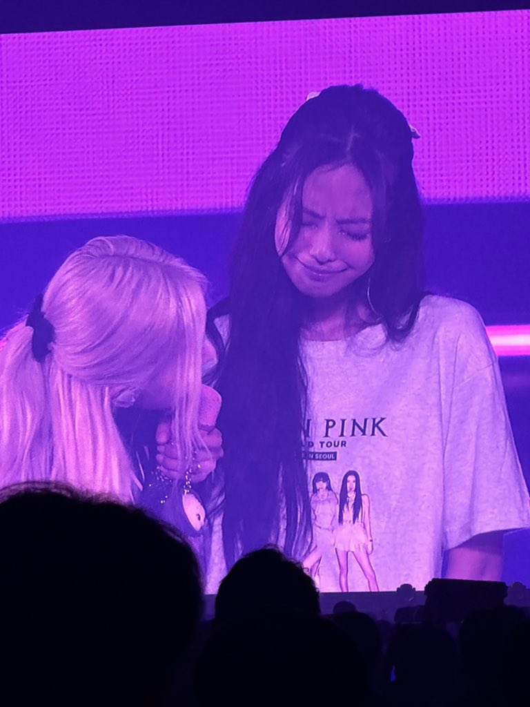 jennie blackpink cry in concert 