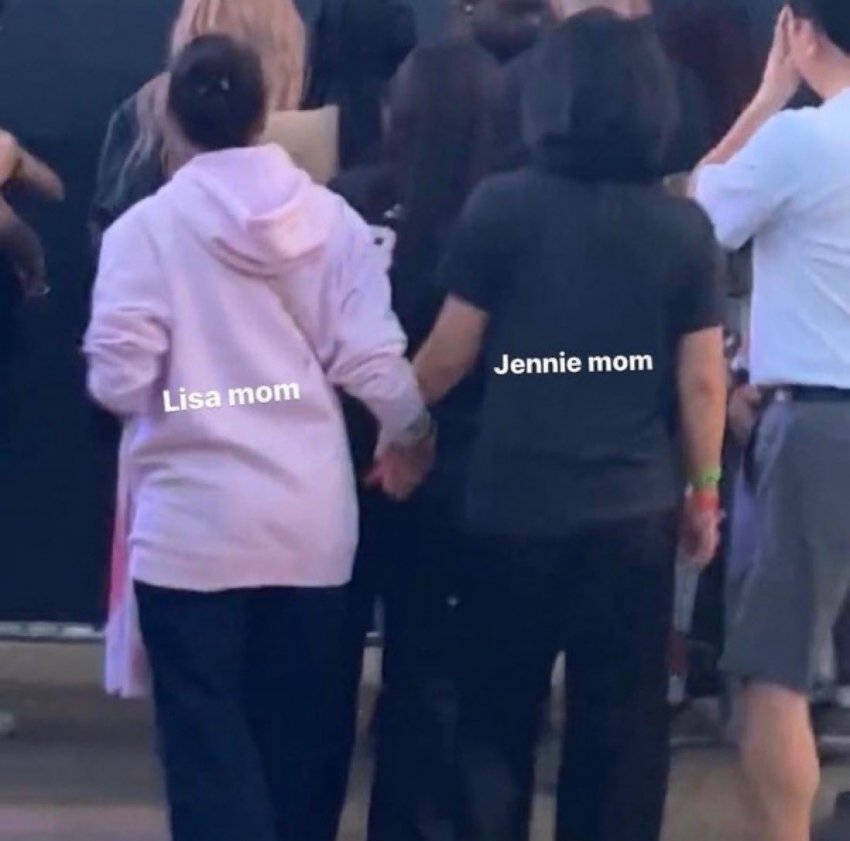 jennie and lisa mom