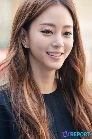 han ye seul Piercing