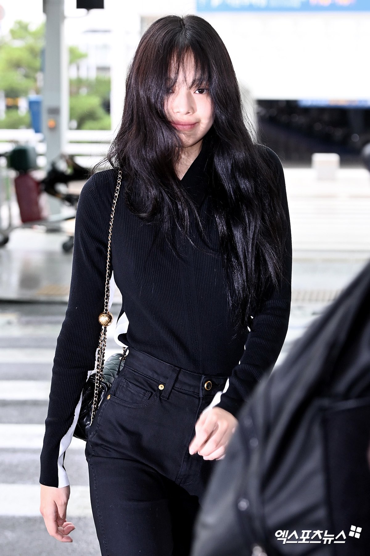 jennie blackpink airport