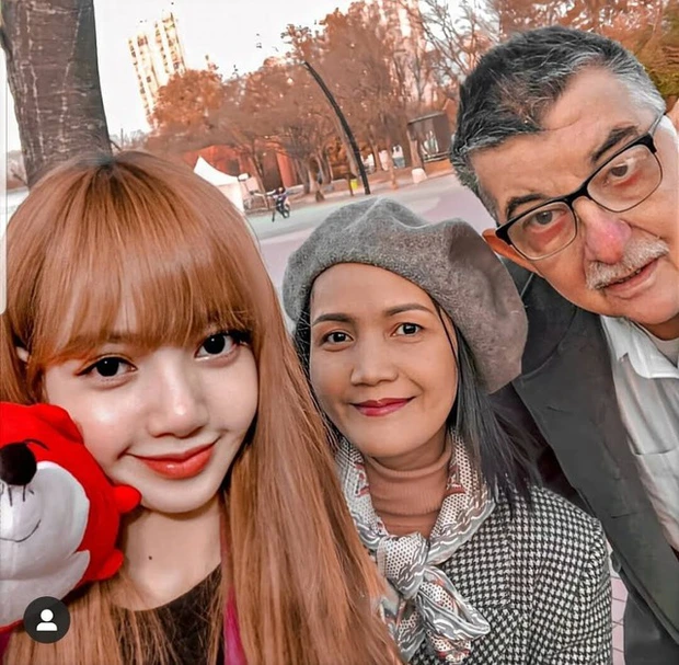 lisa blackpink -family 
