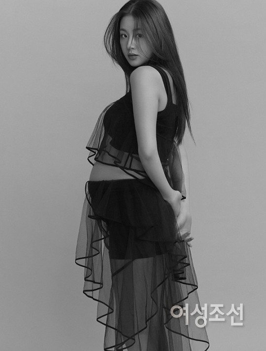 Kang So-ra Shows Off Perfect Visual While Pregnant