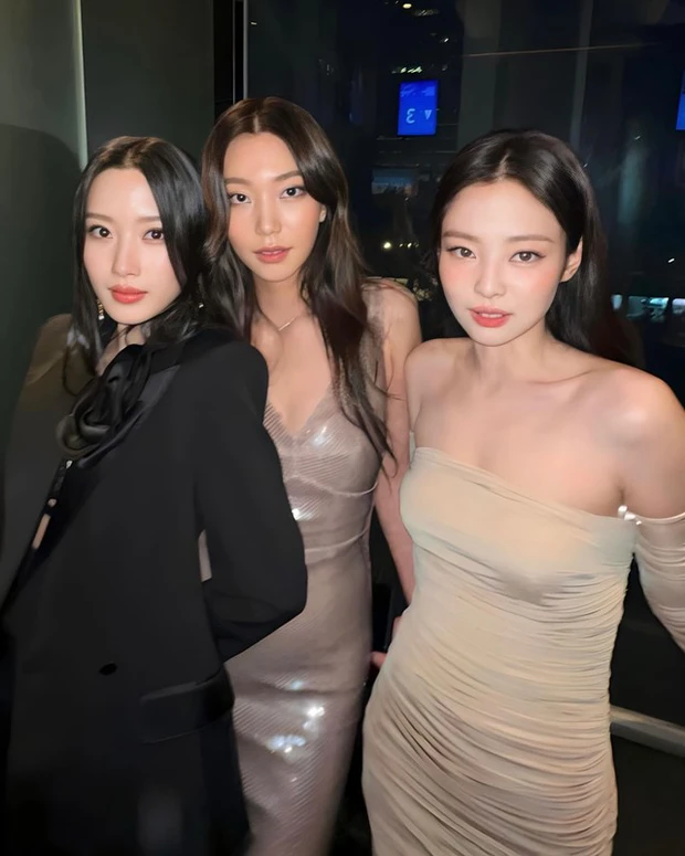 jennie blackpink moon ga young-lee-ho-jung