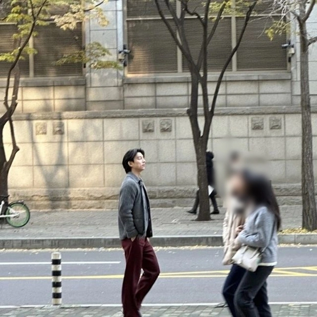 Seo Hyun-jin and Gong Yoo were spotted filming for "The Trunk."