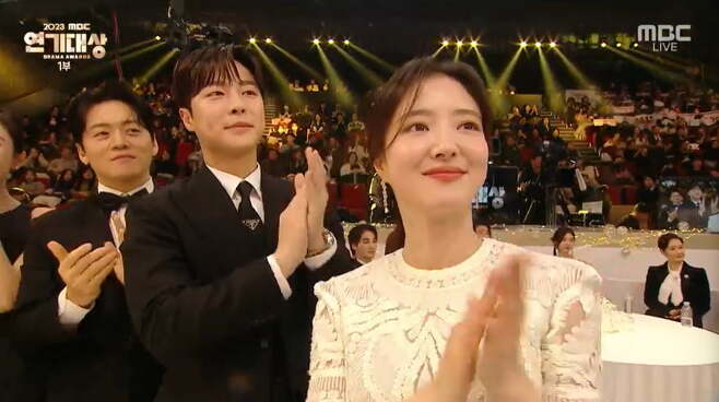 2023 MBC Drama Awards Lee Se-young Held Bae In
