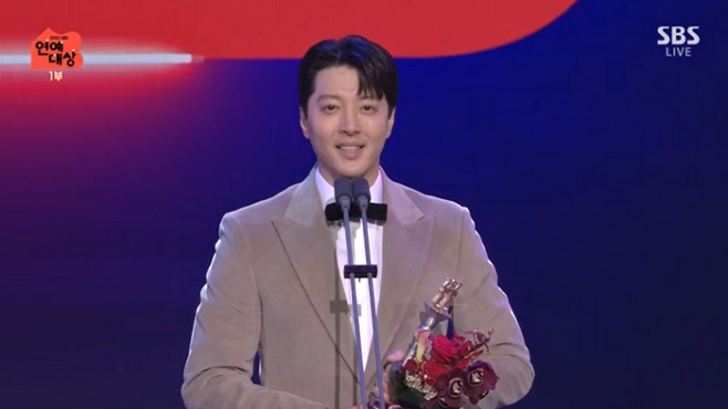 Lee Dong-gun 2023 SBS Entertainment Awards