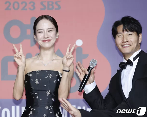 Running man song ji hyo SBS Entertainment Awards Red Carpet 31122