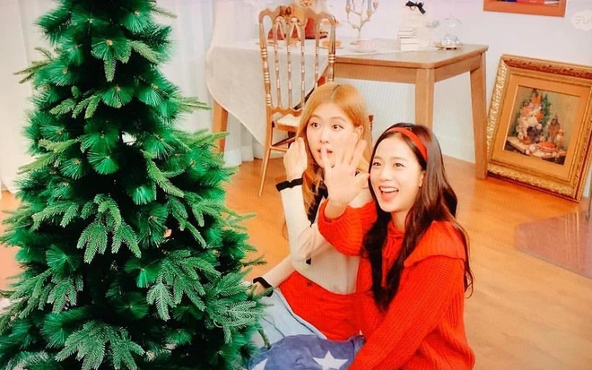 jisoo rose blackpink xmas