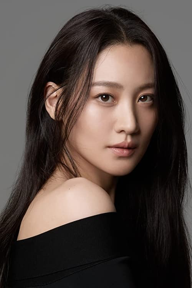 Claudia Kim-