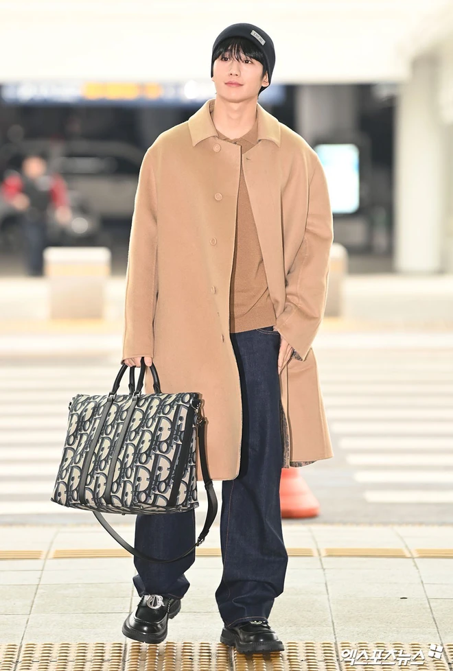 Jung Hae-in at the airport