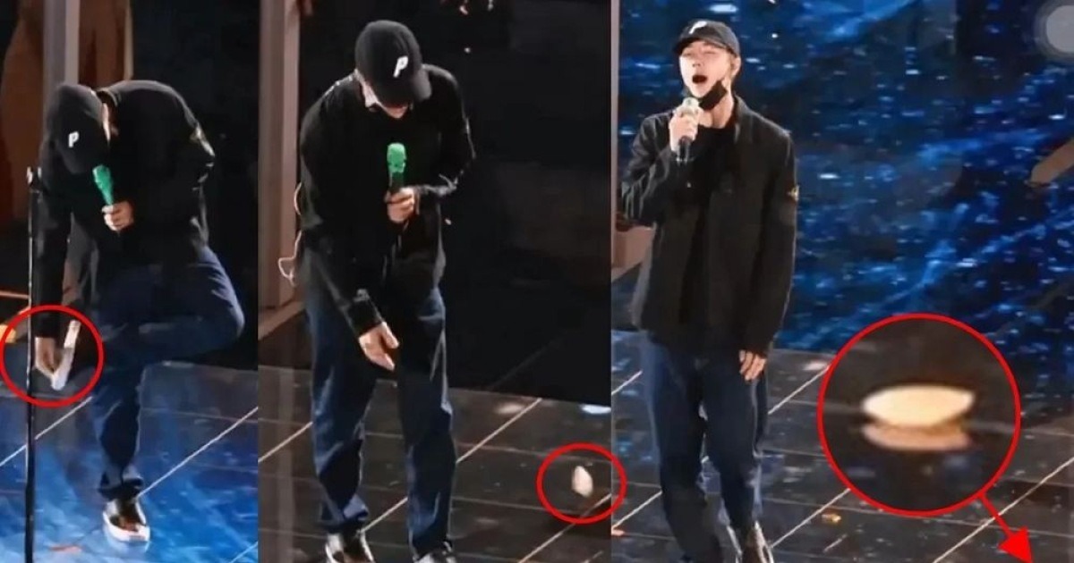 Wang Yibo Female Singer Dropping Chest Patch